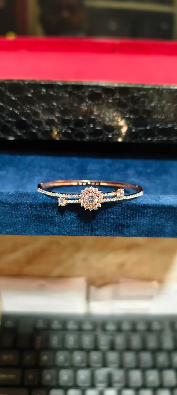 Rose_Gold_Alloy_Bracelet_For_Women