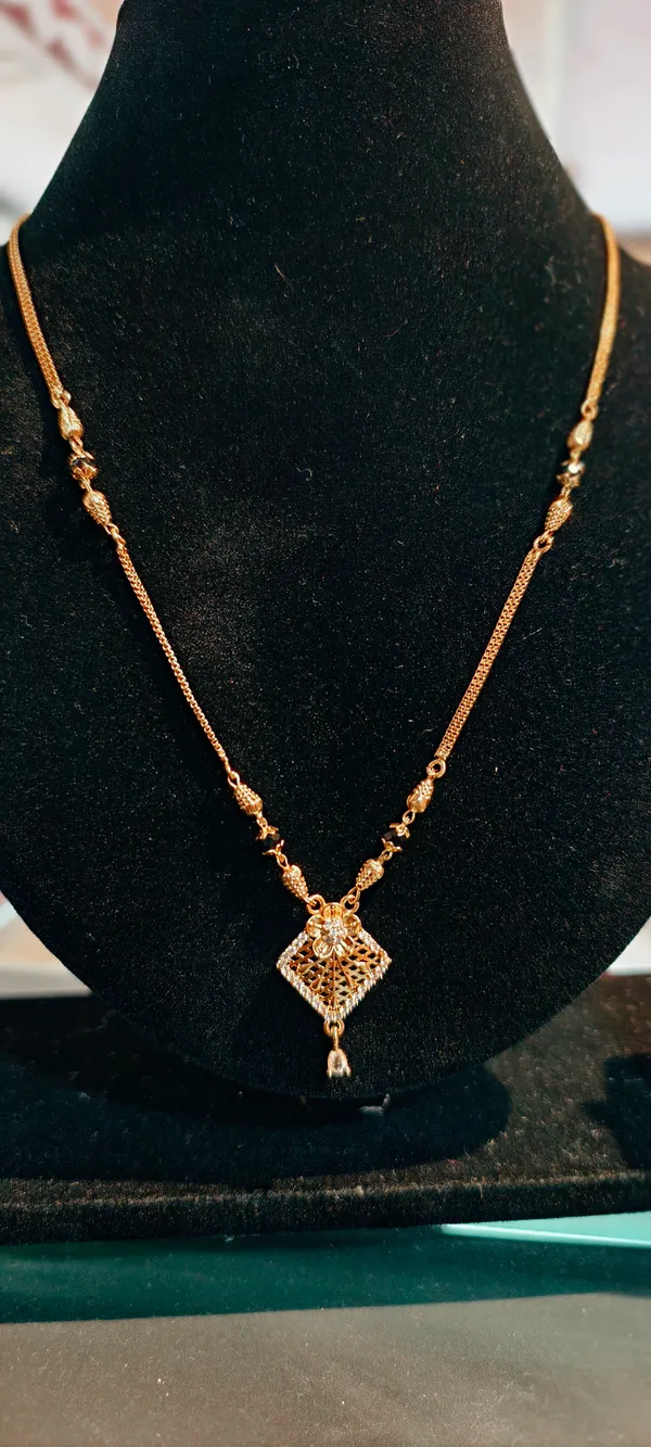 Gold_Alloy_Chain_For_Women