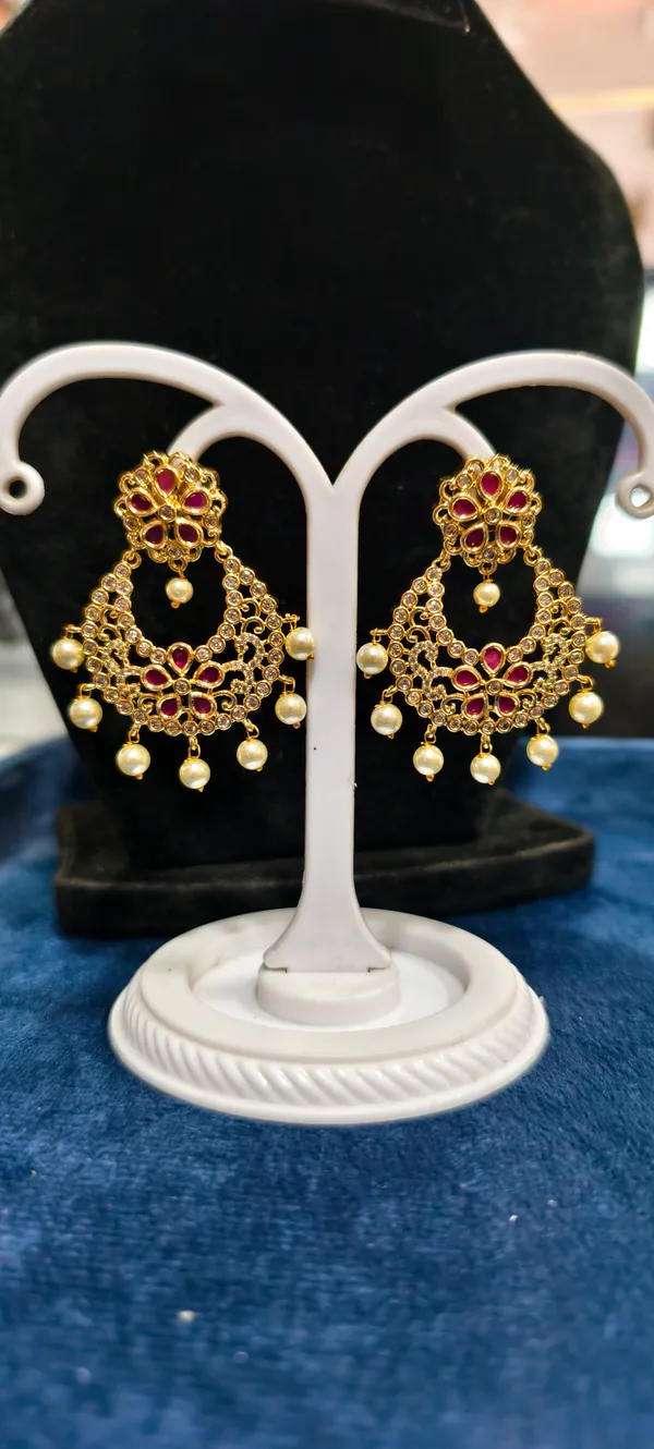 Gold_Alloy_Earring_For_Women