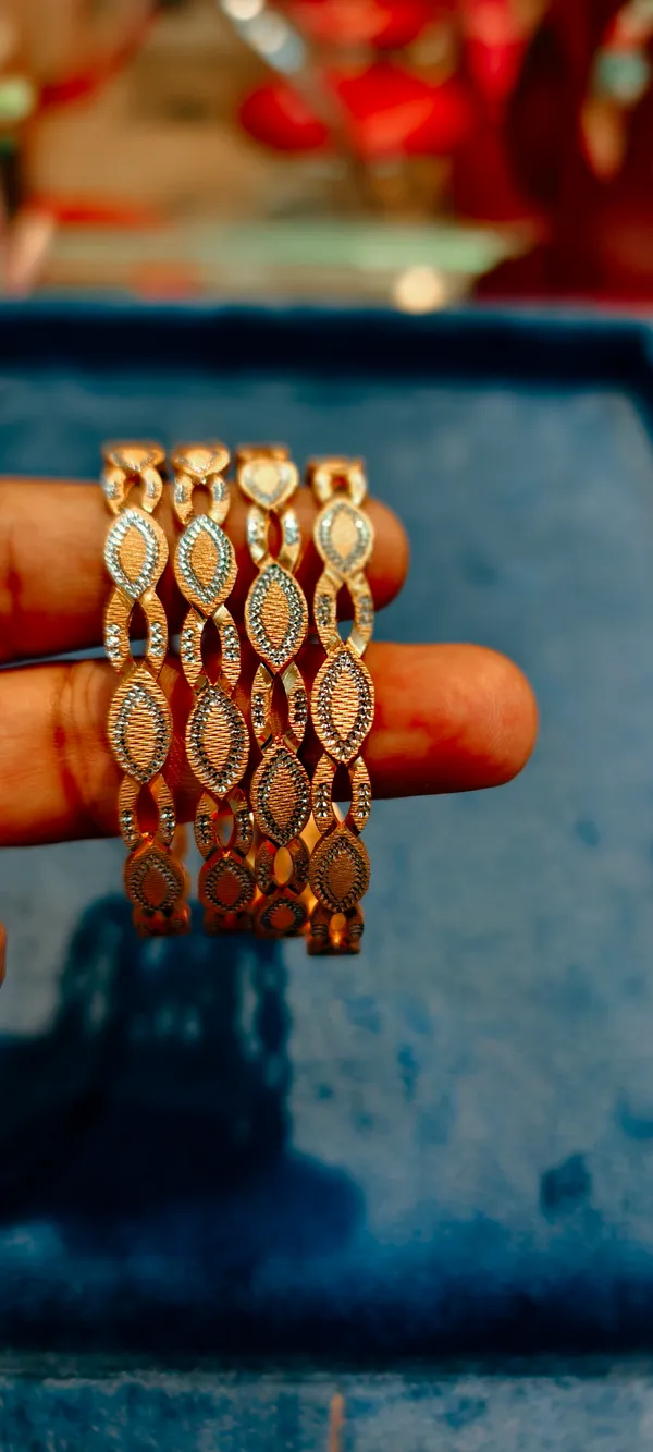 Gold_Alloy_Bangle_For_Women