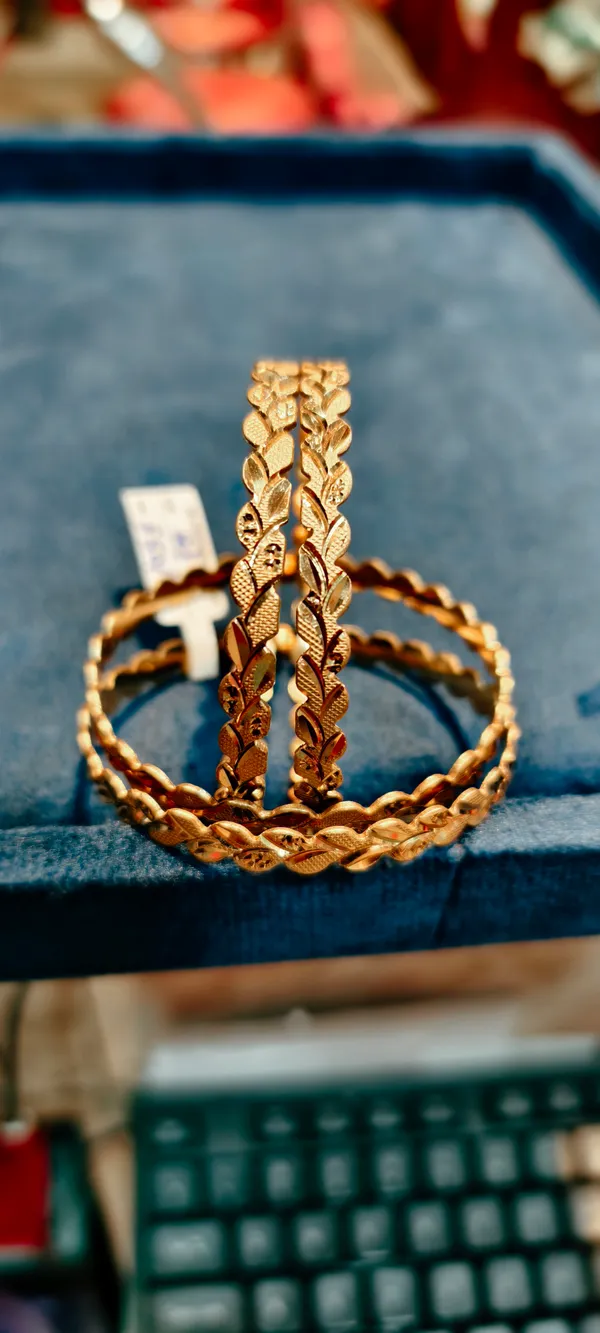 Gold_Alloy_Bangle_For_Women