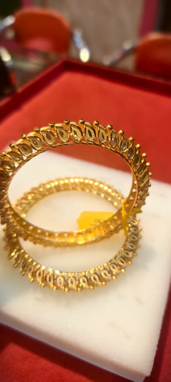 Gold_Alloy_Bangle_For_Women