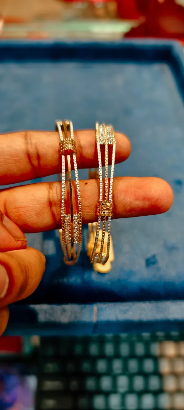 Gold_Alloy_Bangle_For_Women