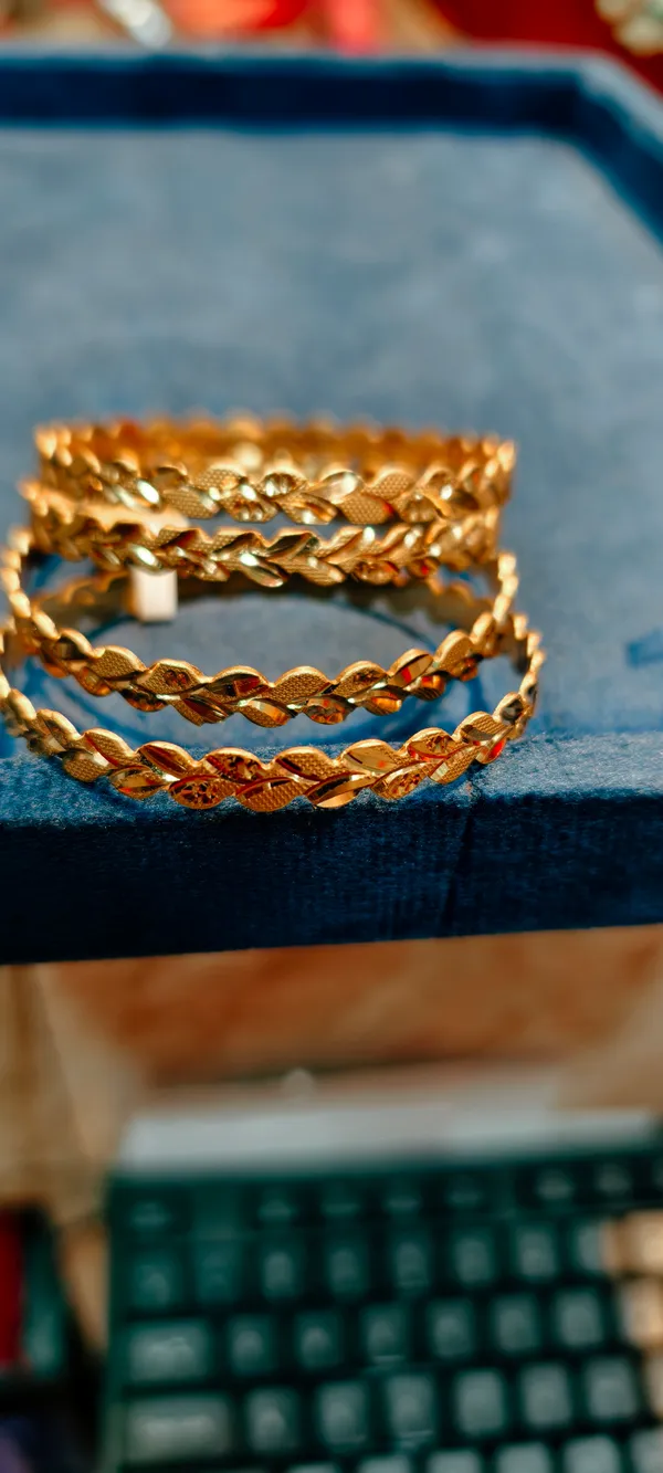 Gold_Alloy_Bangle_For_Women