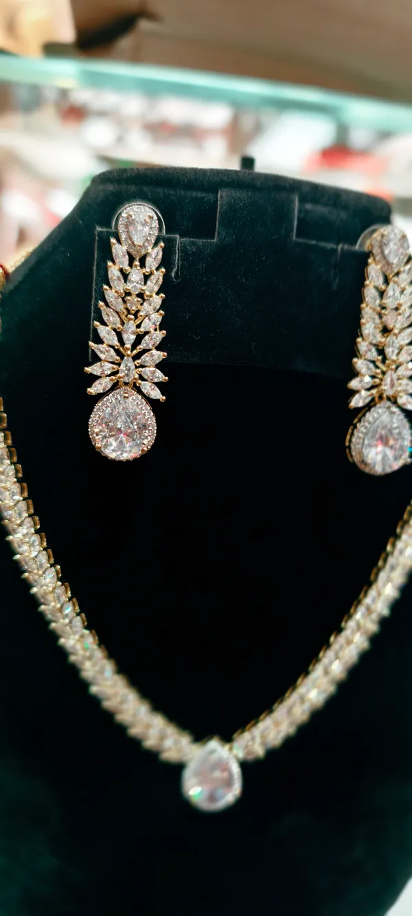 Gold_Alloy_Necklace_For_Women