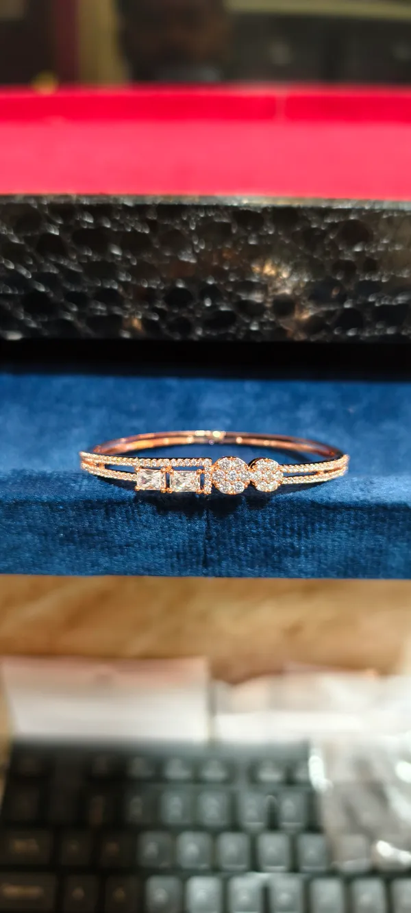 Rose_Gold_Alloy_Bracelet_For_Women