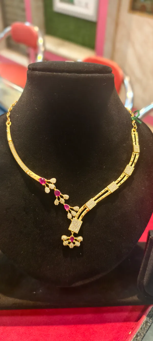 Gold_Alloy_Necklace_For_Women