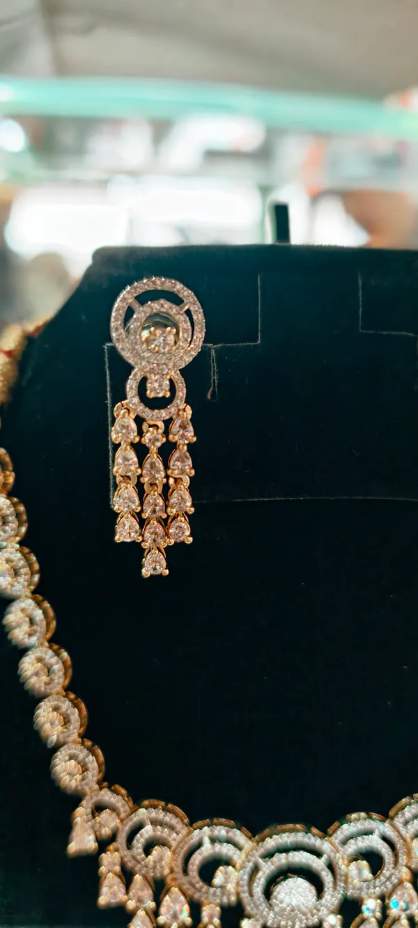 Gold_Alloy_Necklace_For_Women