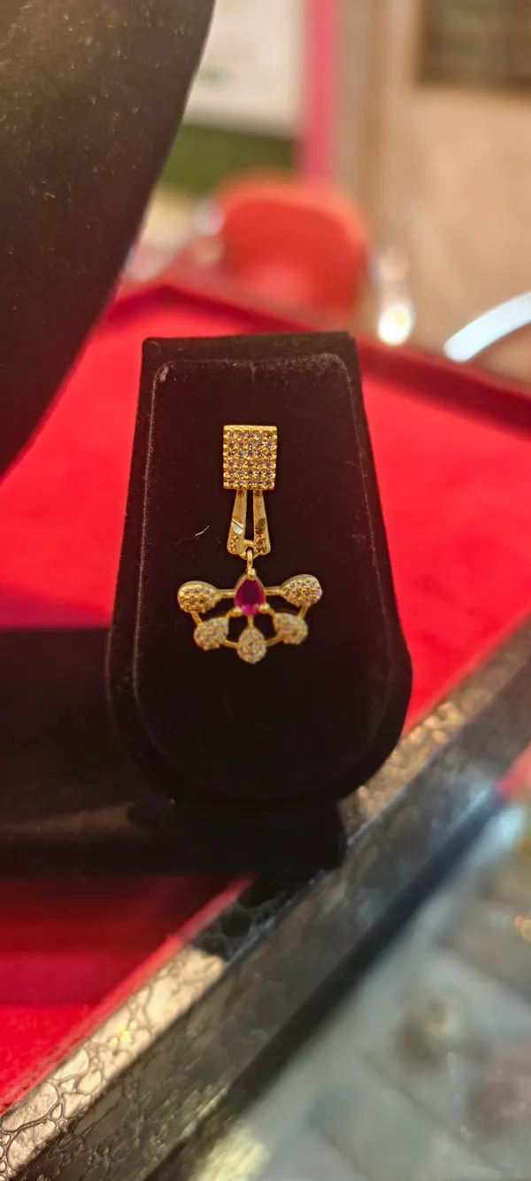 Gold_Alloy_Necklace_For_Women