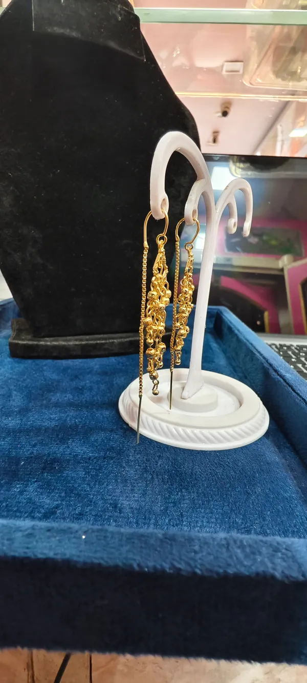 Gold_Alloy_Earring_For_Women