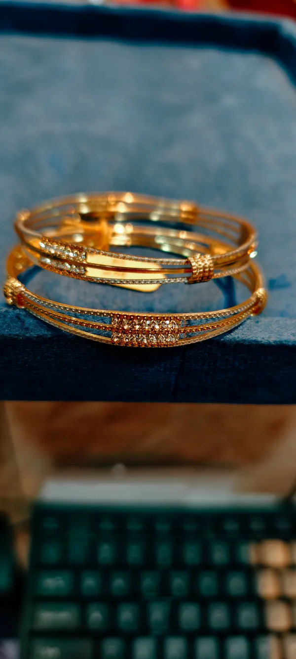 Gold_Alloy_Bangle_For_Women