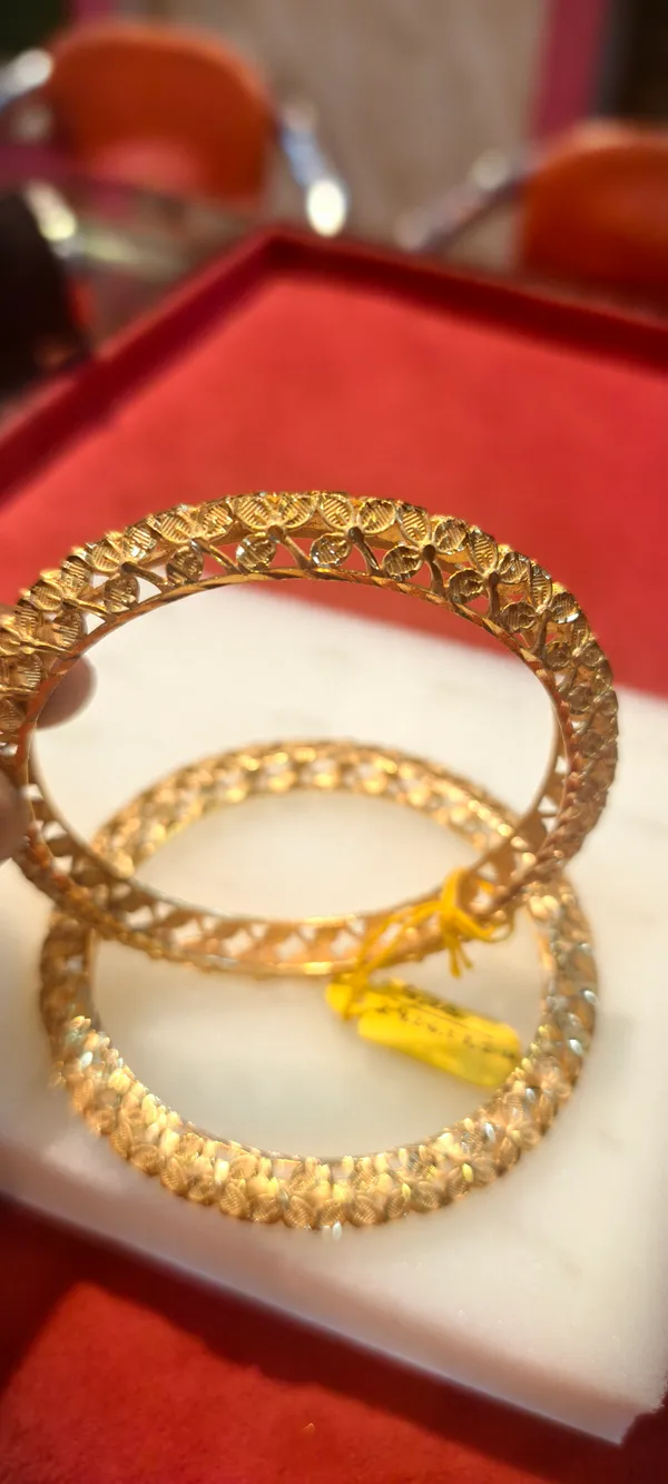 Gold_Alloy_Bangle_For_Women