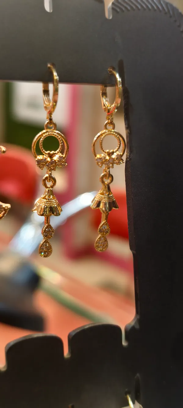 Gold_Alloy_Earring_For_Women