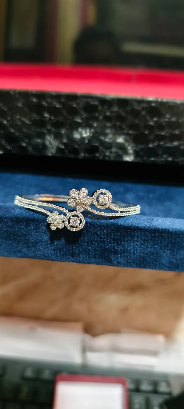 Silver_Alloy_Bracelet_For_Women