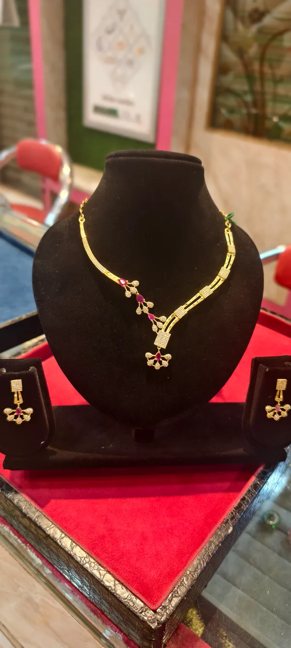 Gold_Alloy_Necklace_For_Women