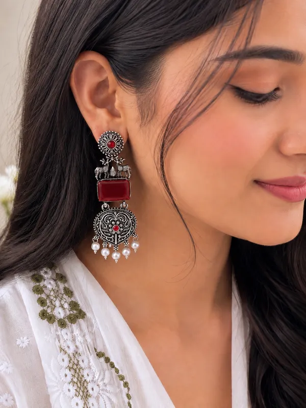 Red_And_Silver_Oxidised_Alloy_Deer_Design_Dangler_Earrings_For_Women