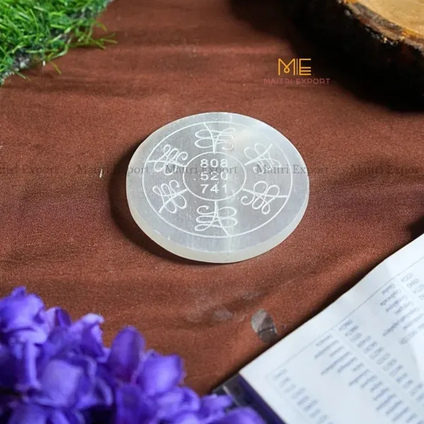 Natural_Selenite_Crystal_Engraved_Zibu_Money_Symbol_Decorative_Disc
