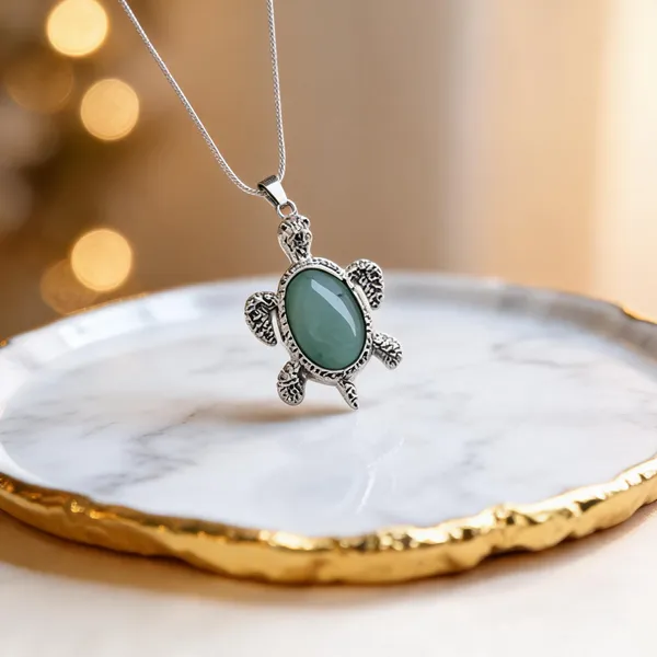 Green_Aventurine_Crystal_Tortoise_Shape_Pendant_Necklace_For_Women