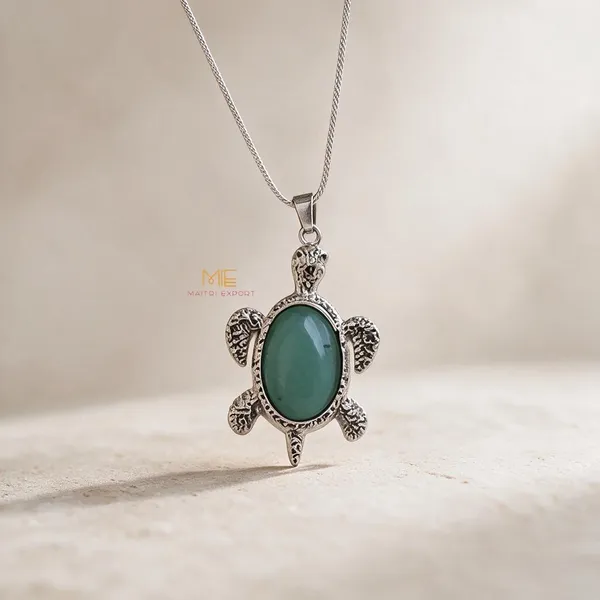 Green_Aventurine_Crystal_Tortoise_Shape_Pendant_Necklace_For_Women