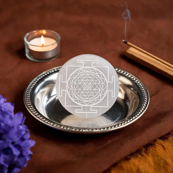 Selenite_Spiritual_Shree_Yantra_Engraved_Round_Disc_Plate