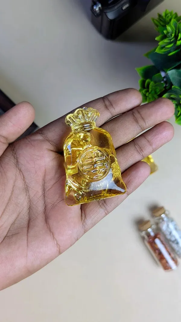 Glass_Gold_Feng_Shui_Decorative_Money_Bag_Figurine