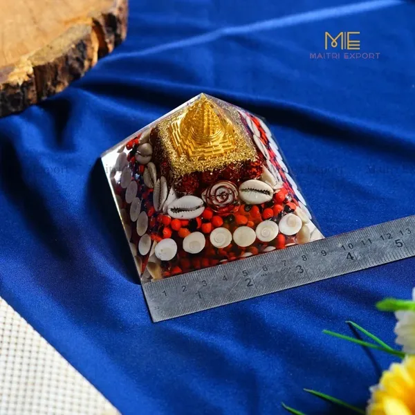 Resin_Spiritual_Lakshmi_Gold_Decorative_Pyramid