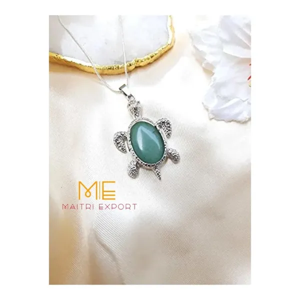 Green_Aventurine_Crystal_Tortoise_Shape_Pendant_Necklace_For_Women