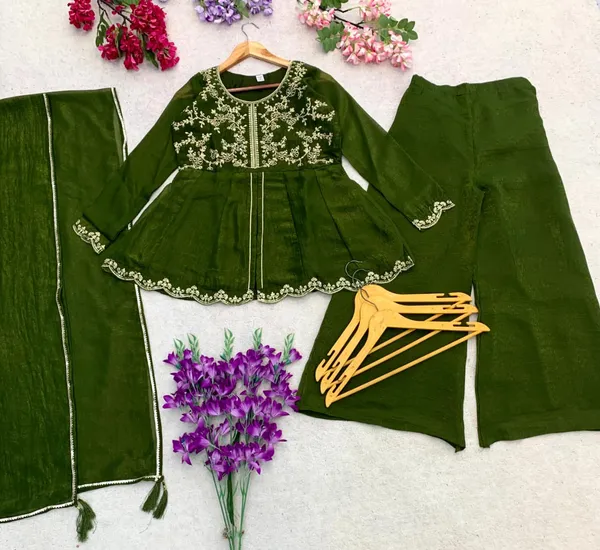 Green_Crunchy_Silk_Embroidered_Kurti_Pant_Set_For_Women