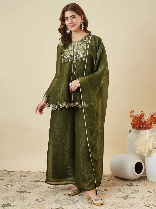 Green_Crunchy_Silk_Embroidered_Kurti_Pant_Set_For_Women