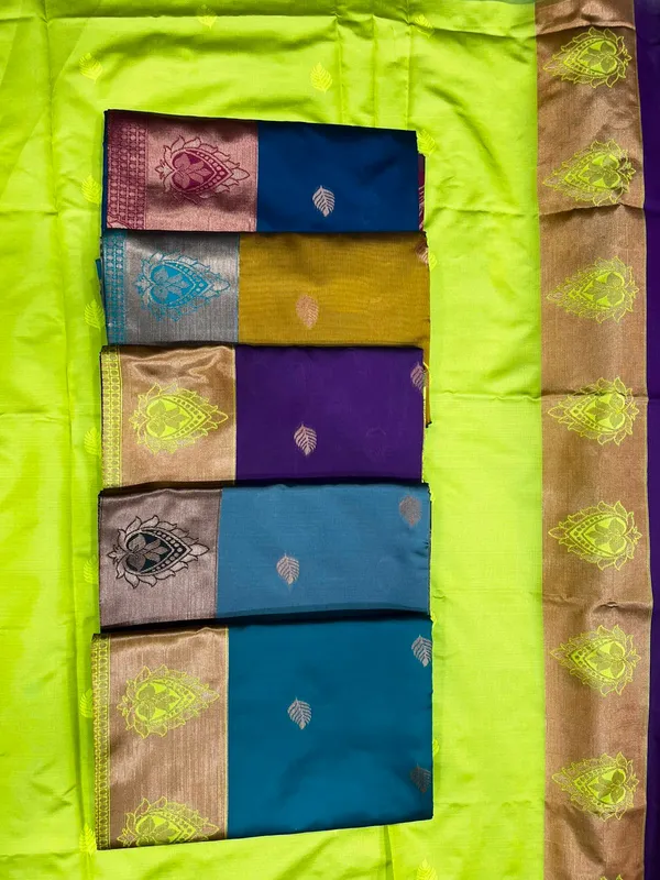 Grey_Cotton_Silk_Floral_Woven_Banarasi_Saree_For_Women