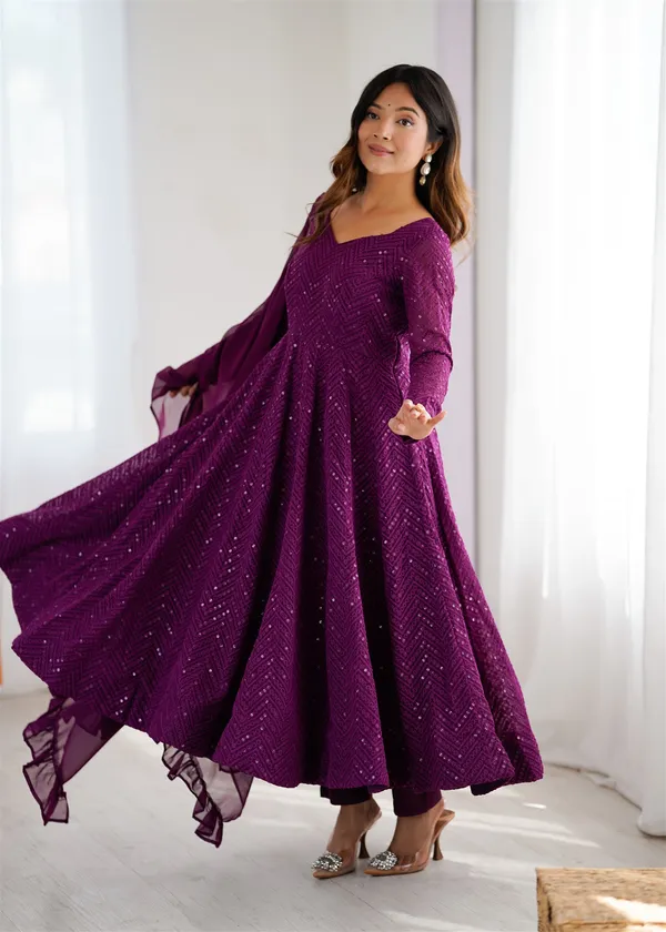 Fully_Flare_Kali_Pattern_And_Canvas_Patta_With_Dupatta_Set_Pent_Ready_To_Wear