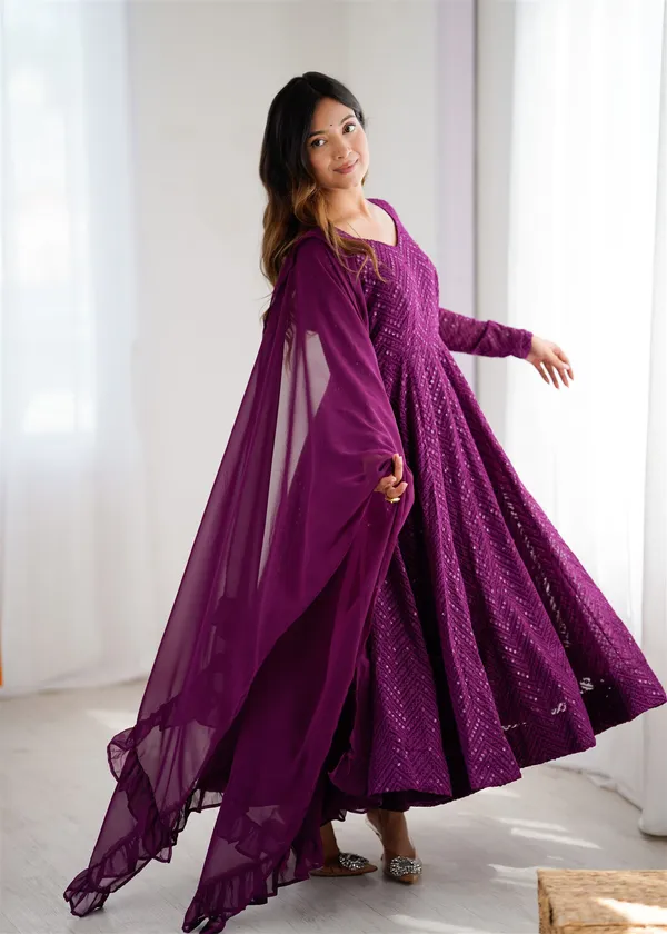 Fully_Flare_Kali_Pattern_And_Canvas_Patta_With_Dupatta_Set_Pent_Ready_To_Wear