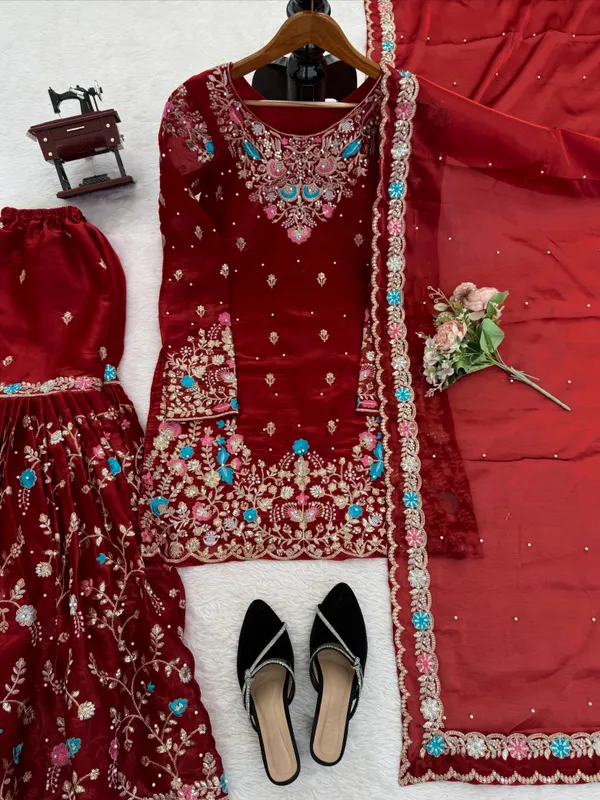 Maroon_Red_Color_PAkistani_Suit_in_Silk_Fabric