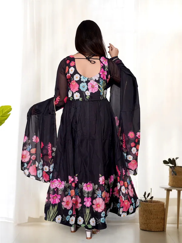Organja_Silk_Fabric_Fully_Flair_Kali_Pattern_And_Canvas_Patta_With_Duppta_Set_Pent_Ready_To_Wear