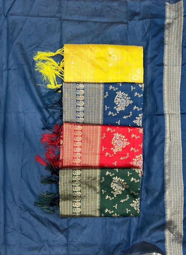 Red_Silk_Blend_Banarasi_Floral_Print_Regular_Saree_For_Women
