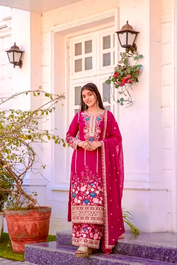 Pink_Color_Beautiful_Partywear_Pakistani_Suit_in_Chinon_Silk_Fabric