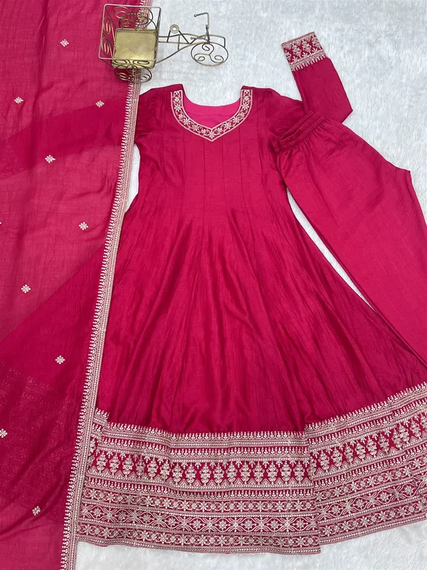 Pure_Blooming_Vichitra_Silk_Fabric_Fully_Flare_Gown_With_Dupatta_With_Pent_Full_Set