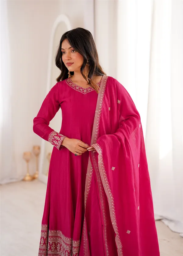 Pure_Blooming_Vichitra_Silk_Fabric_Fully_Flare_Gown_With_Dupatta_With_Pent_Full_Set