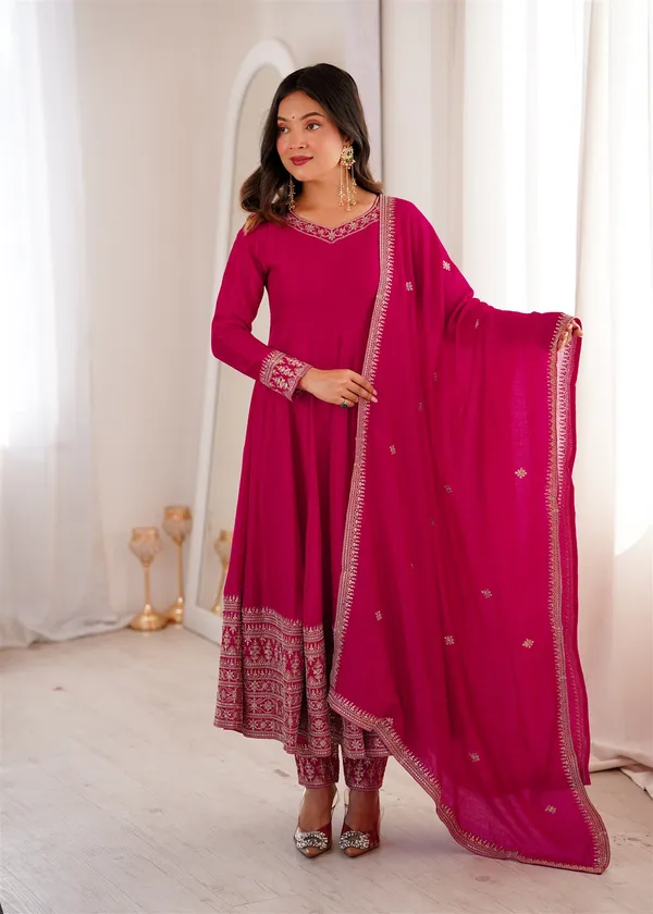 Pure_Blooming_Vichitra_Silk_Fabric_Fully_Flare_Gown_With_Dupatta_With_Pent_Full_Set