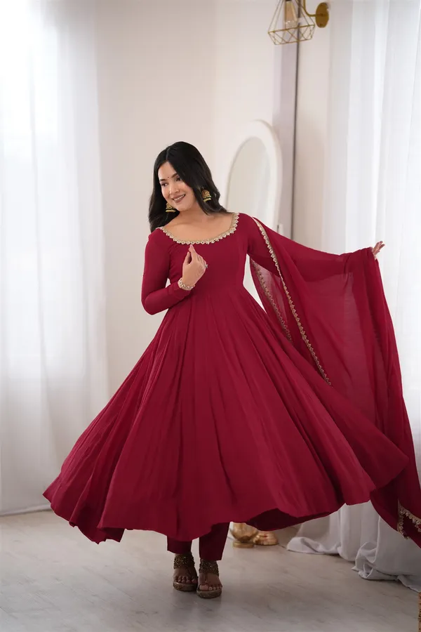 Pure_Mal_Chanderi_Fabric_Fully_Flare_Anarkali_With_Dupatta_Set