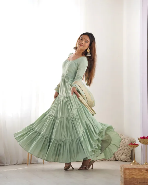 Roman_silk_Chanderi_Fabric_Fully_Flair_Anarkali_With_Duppta_Set_Pent_Ready_To_Wear