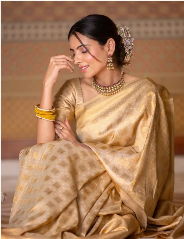 Cream_Silk_Blend_Woven_Banarasi_Saree_For_Women