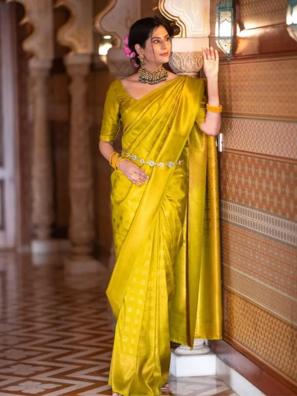 Yellow_Silk_Blend_Woven_Banarasi_Regular_Saree_For_Women