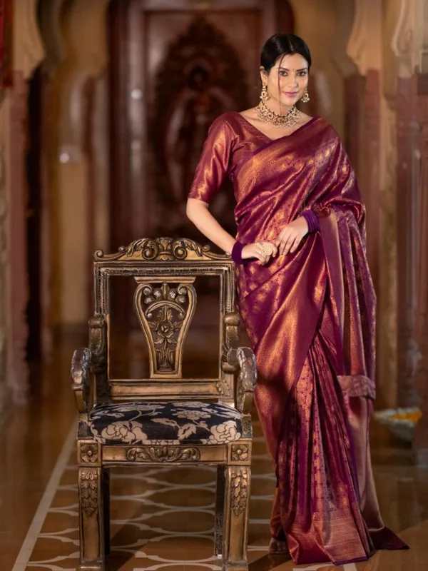 Maroon_Silk_Blend_Woven_Saree_For_Women