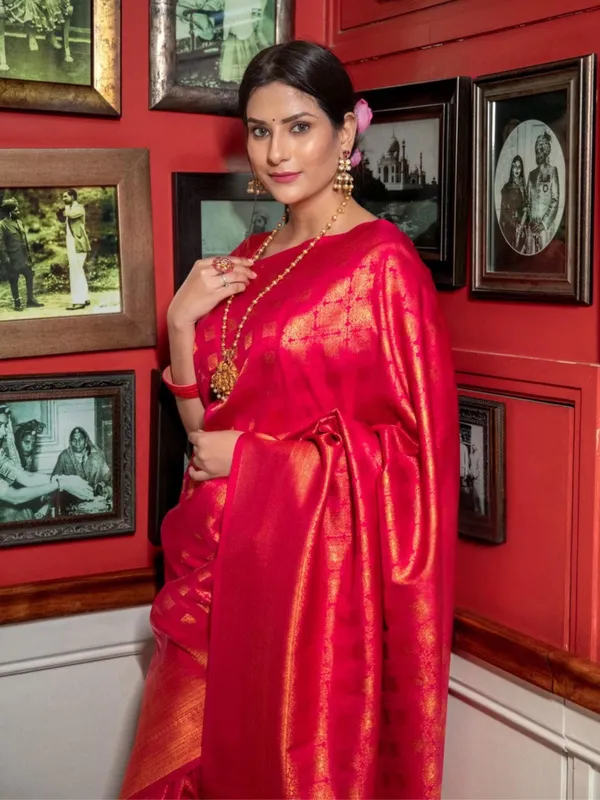 Red_Silk_Blend_Woven_Banarasi_Saree_For_Women