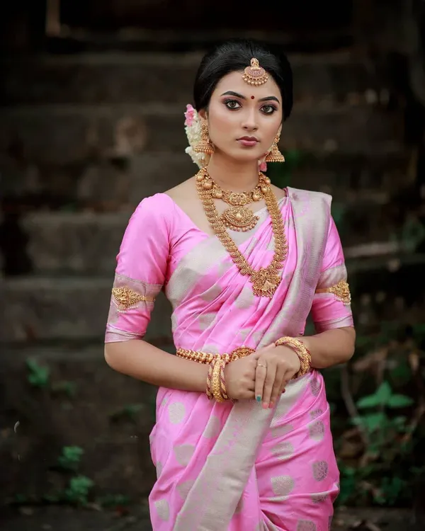 Pink_Silk_Blend_Floral_Print_Bollywood_Saree_For_Women