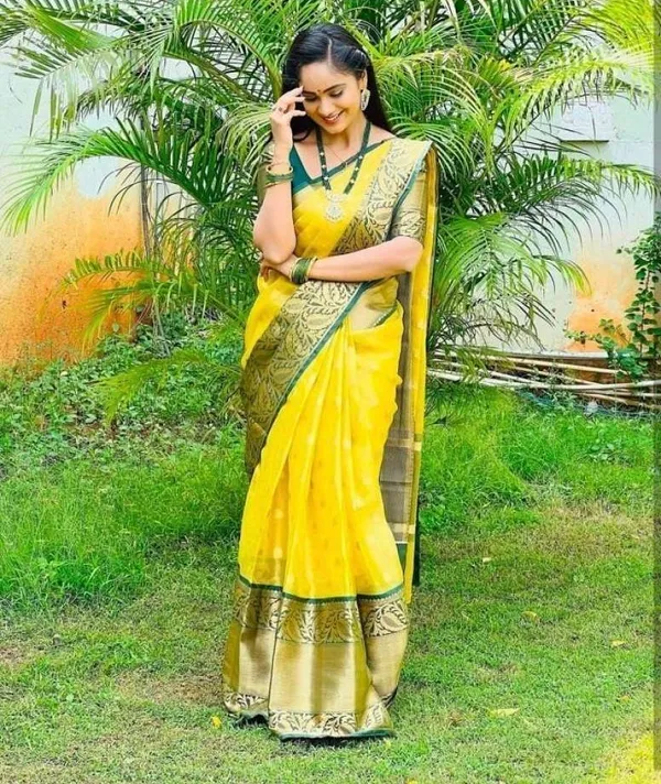 Yellow_Silk_Blend_Floral_Print_Banarasi_Saree_For_Women
