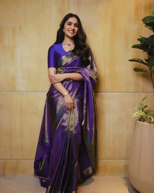 Purple_Silk_Blend_Floral_Print_Banarasi_Saree_For_Women