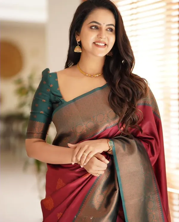 Red_Pure_Silk_Floral_Print_Banarasi_Saree_For_Women