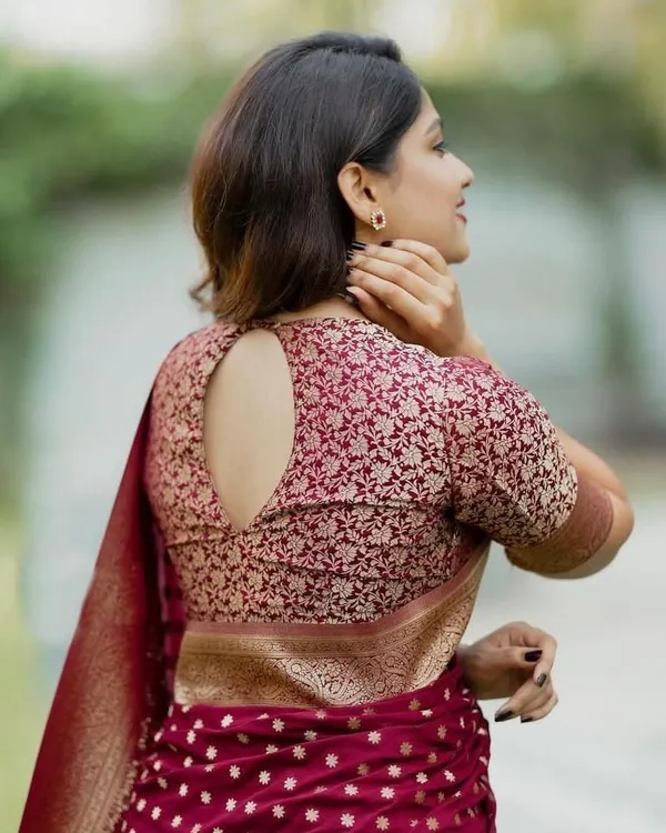 Maroon_Silk_Blend_Floral_Print_Banarasi_Saree_For_Women